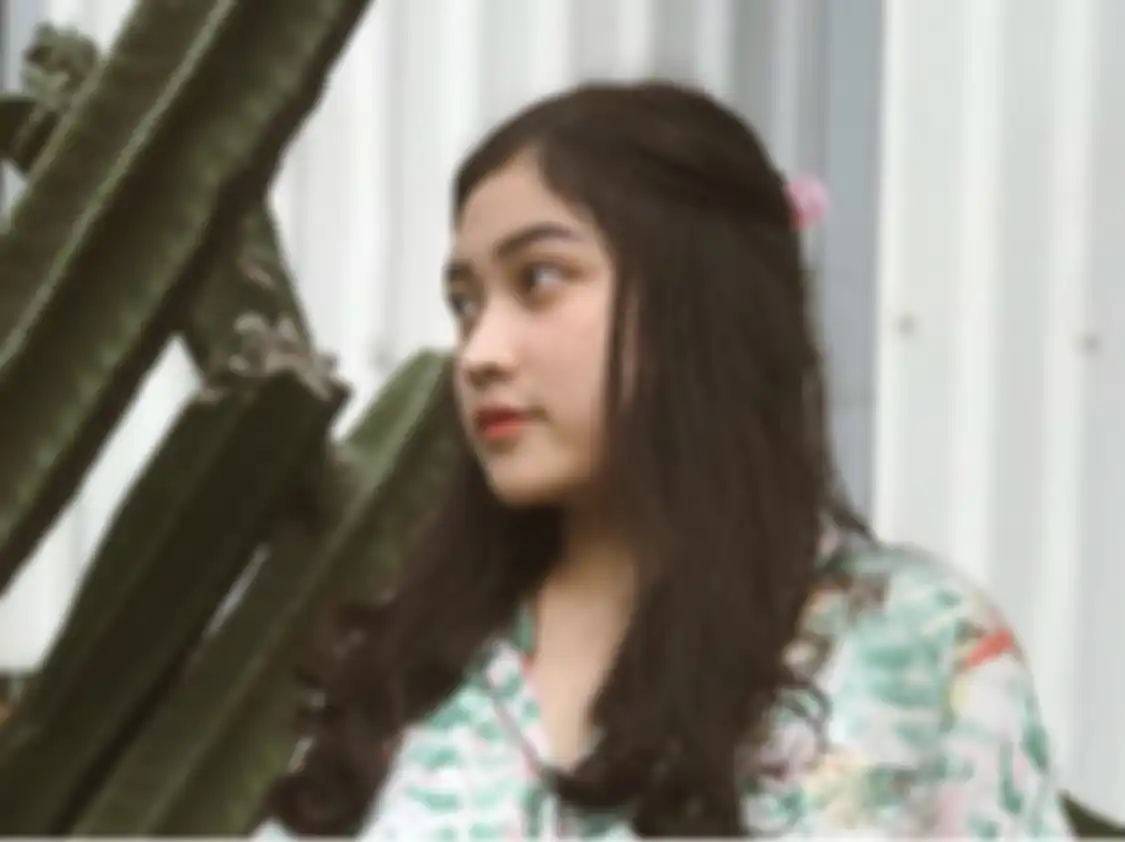 Selebgram Davina Novira terseret kasus prostitusi hingga mengunci koleksi foto genit. Dia membuat klarifikasi atas isu sensitif itu.