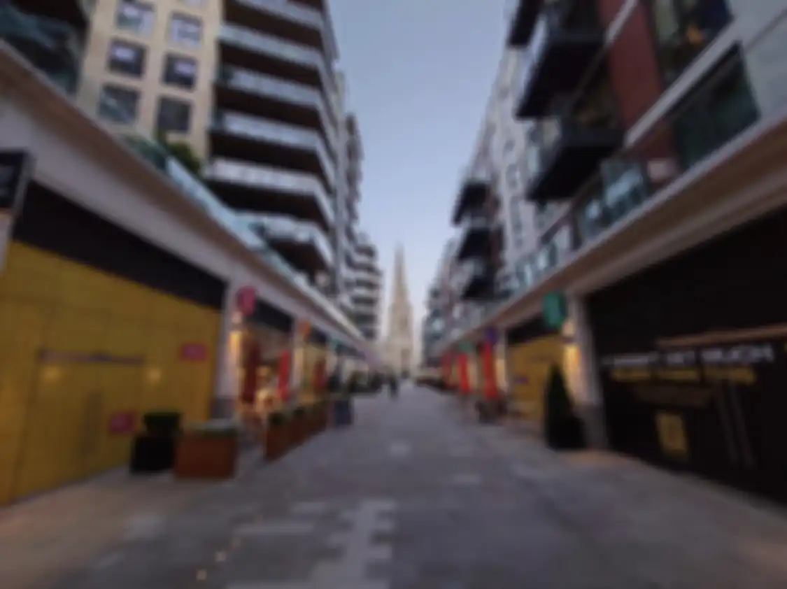 Simak ulasan tentang kamera HP Sony Xperia 1 III yang menjadi pelopor foto zoom periskop. Tapi kelemahannya teramat nyata. 
