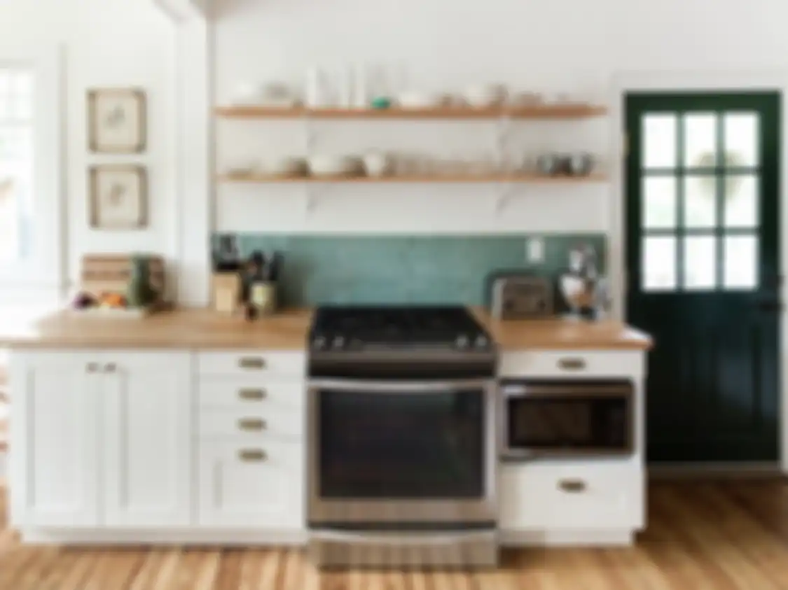 Desain dapur sederhana sengaja diberi sentuhan tak biasa. Foto interiornya bikin bangga pemilik rumah minimalis.