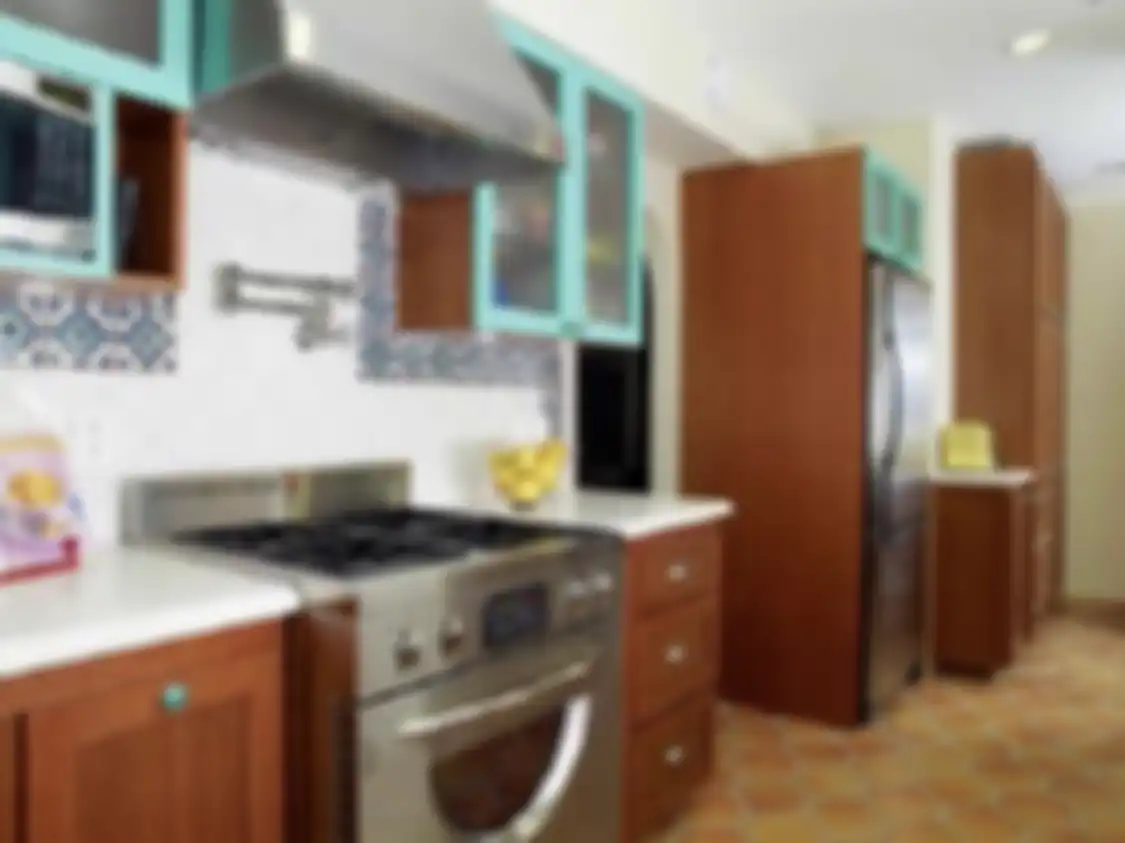 Pemilik rumah minimalis tak perlu iri lagi. Cukup pasang perabotan model begini, foto desain dapur vinatge pun bisa dimiliki. 