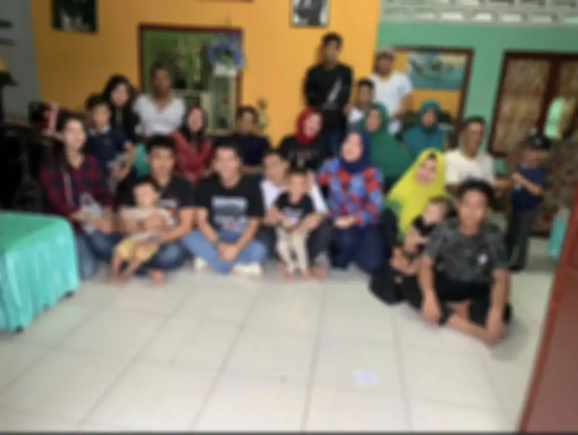 Fakarich Guru Indra Kenz berani melawan perintah polisi. Foto ibunda Fakarich digeruduk. Dulu kebelet jadi ibu pejabat di Medan. 