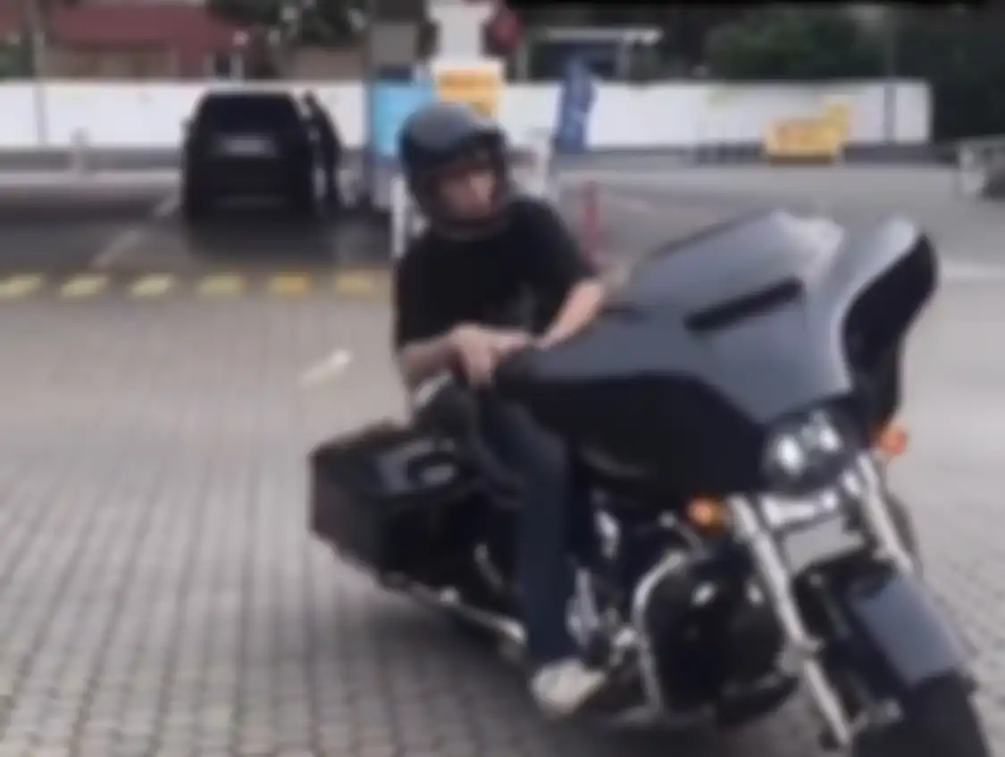 Anak pejabat pajak yang senang pamer kekayaan orangtuanya. Kelakuan Mario Dandy dibongkar.