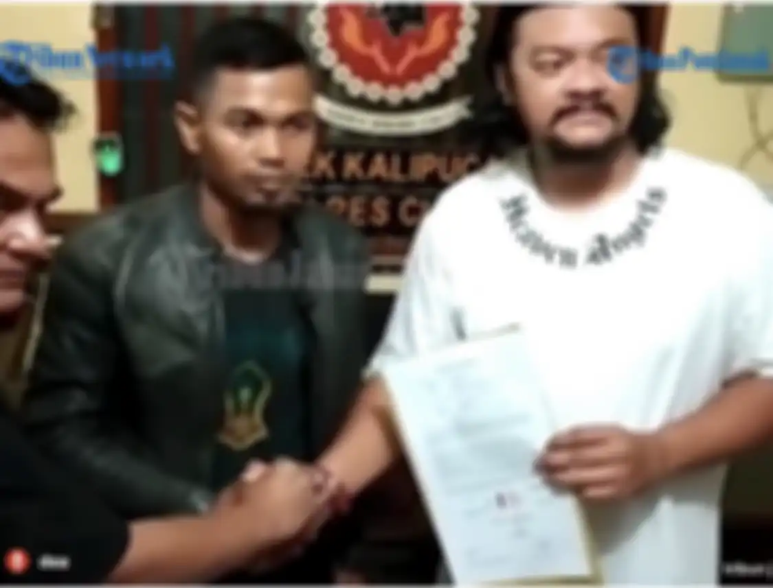 Pengendara moge HDCI Bandung  beri santunan Rp 50 juta kepada keluarga Hasan-Husen, bocah kembar yang tewas tertabrak.