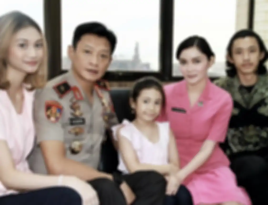 Seali Syah istri Brigjen Hendra Kurniawan ungkap alasan sengaja bukan akun Instagram yang diprivate. Foto terkininya akhirnya muncul. 