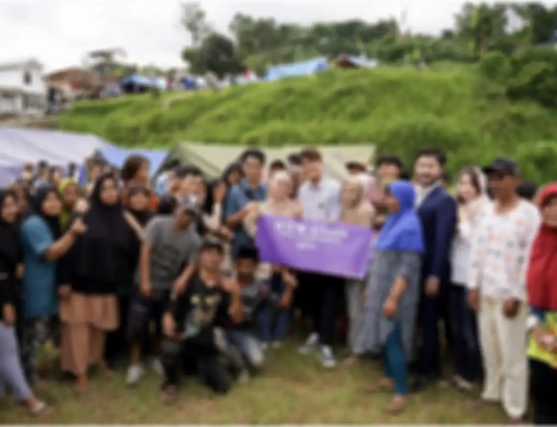 Senyum Lesti Kejora merekah di lokasi gempa Cianjur saat ditemani sahabat Raffi Ahmad. Foto Rizky Billar disorot.