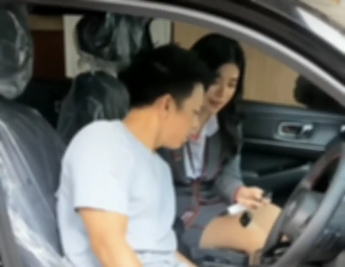 Luna Maya heran BCL minta maaf gegara disinggung soal Ariel NOAH. Namun, sang vokalis malah kepergok beli barang mewah ini. 