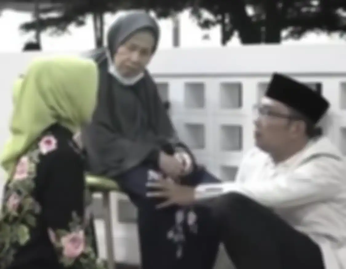 Duka atas kehilangan Eril telah menyelimuti Ridwan Kamil dan Atalia Praratya. Ungkapan duka juga meluncur dari Gisel hingga tuai sorotan.