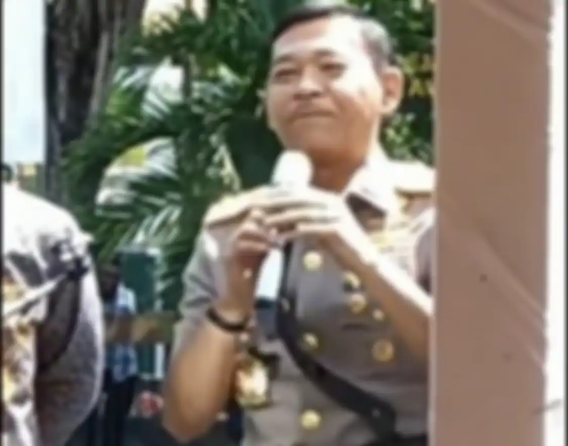 Idham Azis mantan Kapolri tukang jagal jenderal nakal ini disebut beri pesan menohok soal kasus Brigadir J saat nyanyi bareng Pasha Ungu.