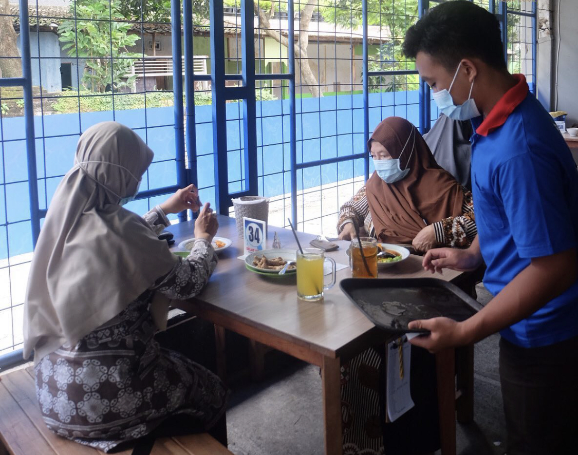 Jangan lagi ragu mendatangi 7 tempat wisata kuliner di Solo yang menyajikan menu selat cocok buat sarapan enak. Intip foto menunya.
