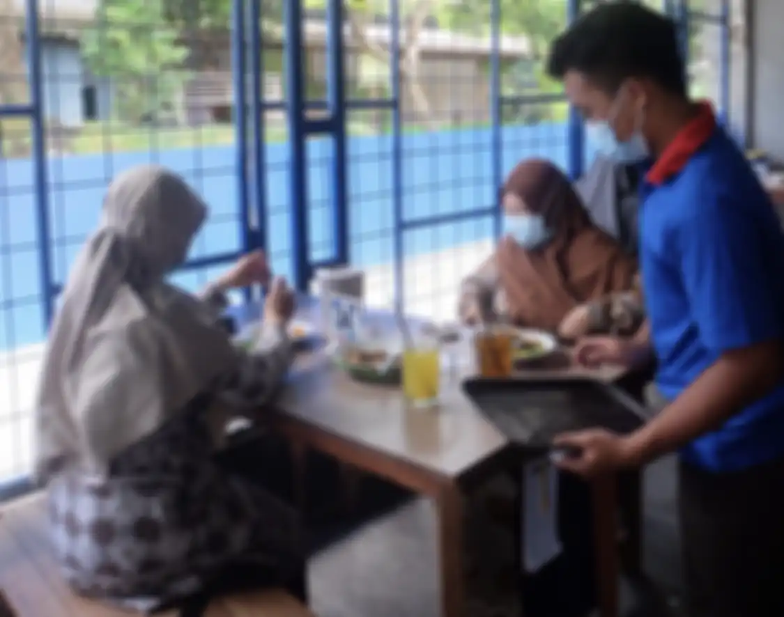 Jangan lagi ragu mendatangi 7 tempat wisata kuliner di Solo yang menyajikan menu selat cocok buat sarapan enak. Intip foto menunya.