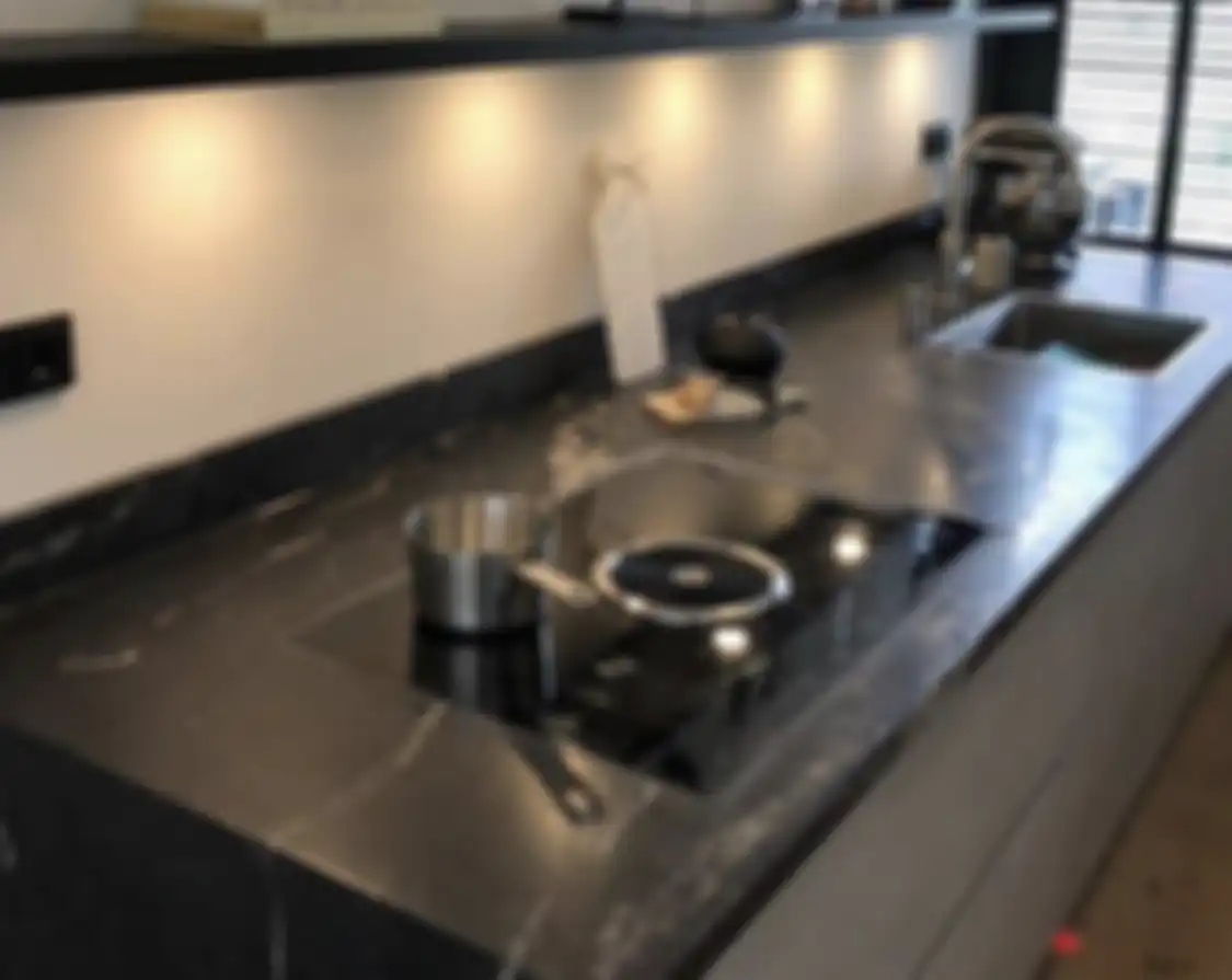 Desain meja dapru granit yang banyak dipilih terungkap punya kelemahan tak terduga ini. Padahal foto interiornya dipuji-puji.