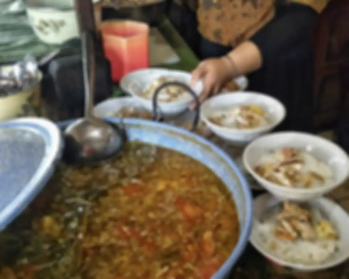 5 tempat wisata kuliner di Solo ini menjadi pilihan Presiden Jokowi. Cocok buat sarapan enak. Foto menunya goda hati.
