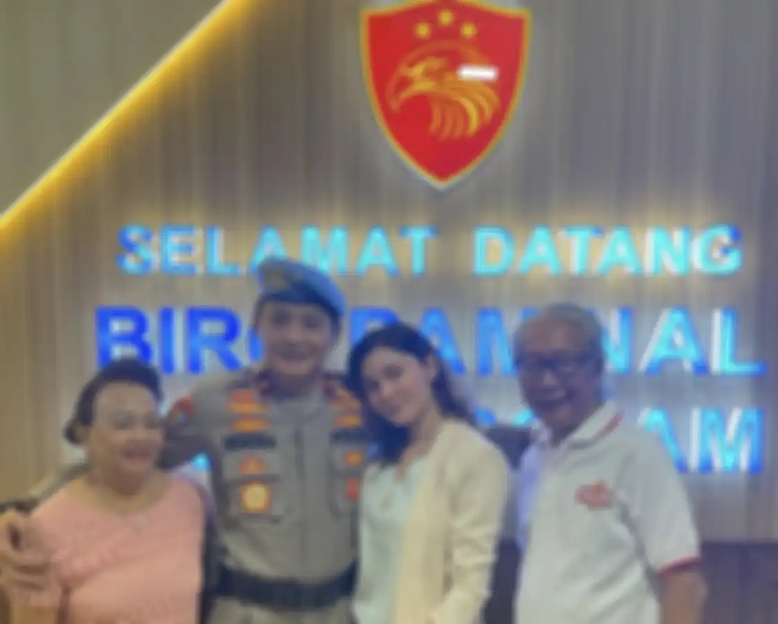 Begini curhat pilu anak buah Ferdy Sambo yang iikut dikurung tim khusus Polri. Foto istri Brigjen Hendra Kurniawan samb=pai ikut tersebar.