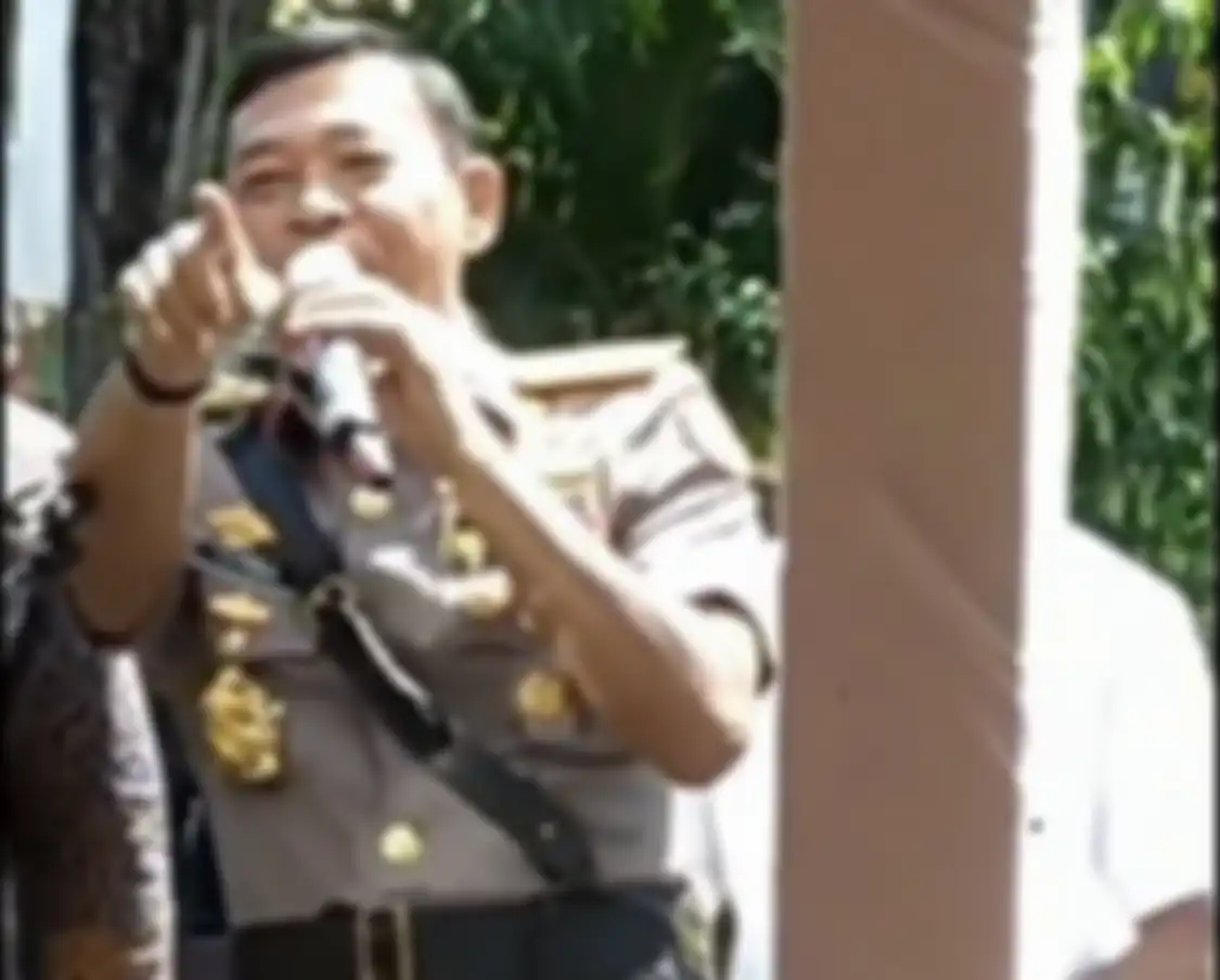 Idham Azis mantan Kapolri tukang jagal jenderal nakal ini disebut beri pesan menohok soal kasus Brigadir J saat nyanyi bareng Pasha Ungu.