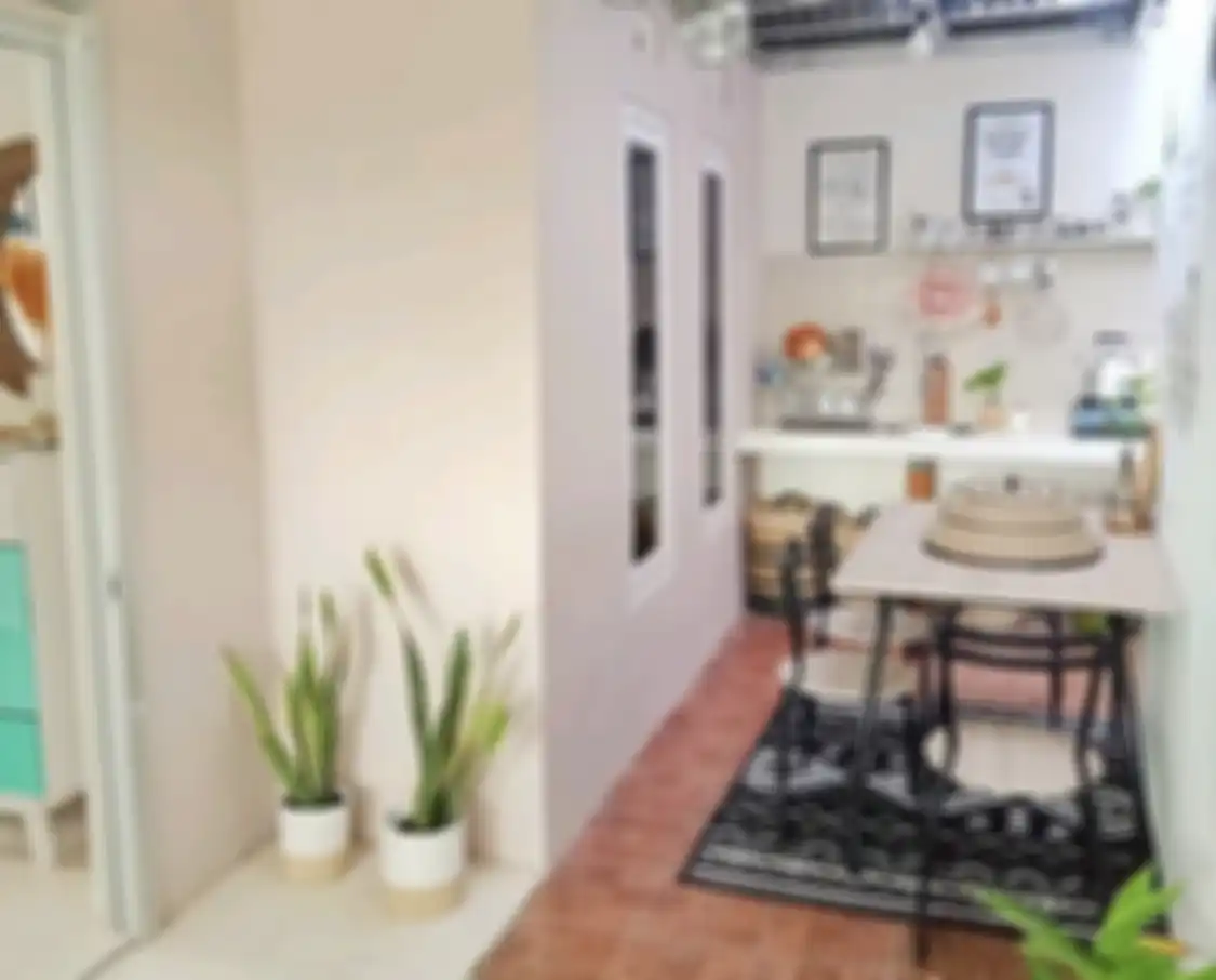 Desain dapur outdoor yang enggak makan banyak biaya cocok buat diaplikasikan di rumah mungil. Foto interiornya jadi referensi.