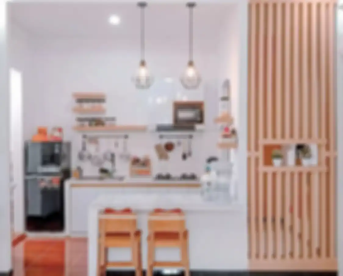 Pemilik rumah minimalis jatuh hati saat lihat foto desain dapur mungil rak terbuka. Kenali dulu yuk plus minusnya.