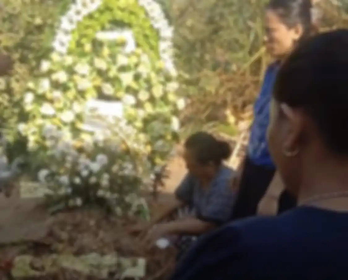 Kondisi makam Brigadir Yosua tampak janggal usai keluarga ajudan Irjen Ferdy Sambo menolak hasil autopsi pertama. Foto terkininya diungkap.
