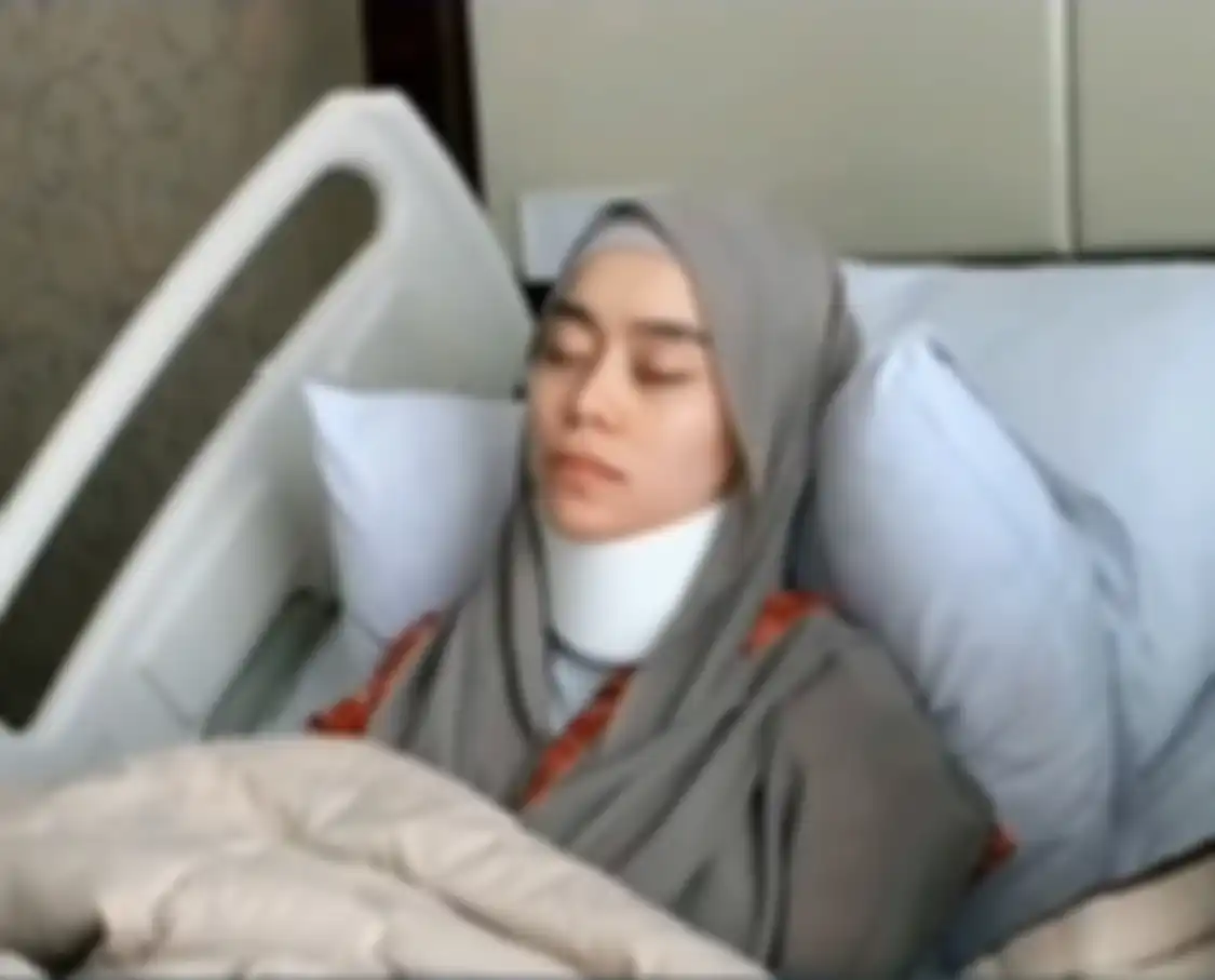 Lesti Kejora yang sempat menjalani perawatan usai dibanting Rizky Billar sudah diperbolehkan pulang. Tinggal dimana sekarang?