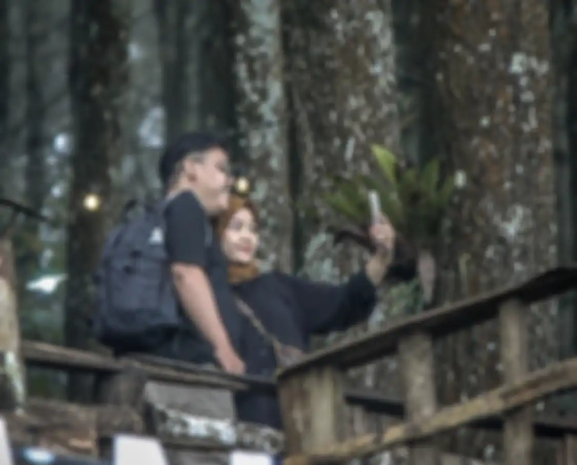 Inilah cara foto candid yang bikin hasil potretnya tampak aesthetic. Yuk, kita coba teknik ampuh ini dari sekarang. 