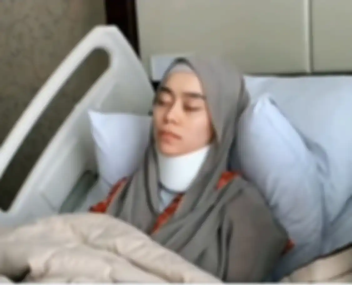 Ternyata ini cara Lesti Kejora pergoki Rizky Billar selingkuh. Pantas suaminya sampai tega bikin tulang leher sang biduan bergeser.