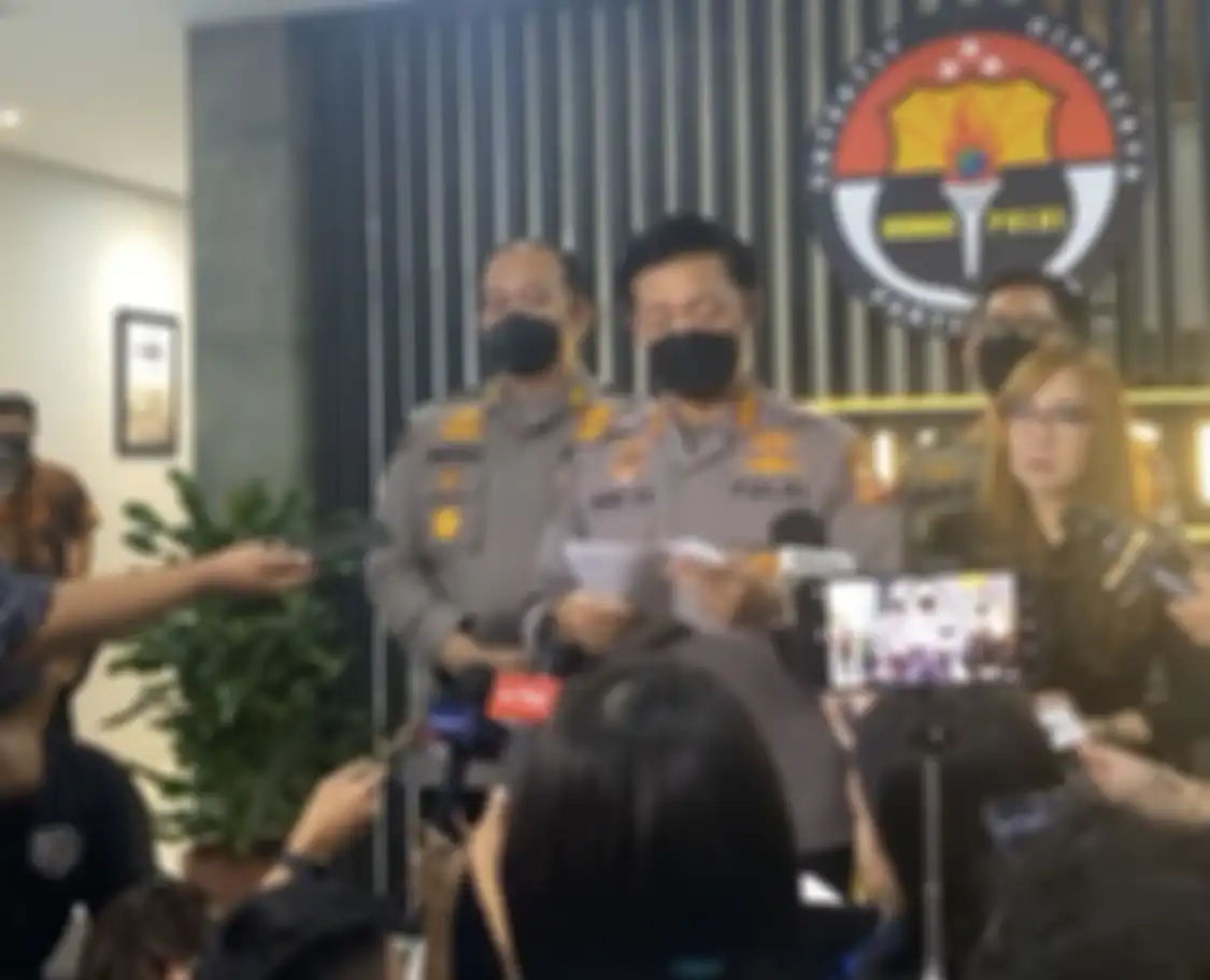 Pemuda Madiun mengalami kejadian aneh begini di HP miliknya sebelum ditangkap gegara hacker Bjorka. Foto penjual es dibahas.