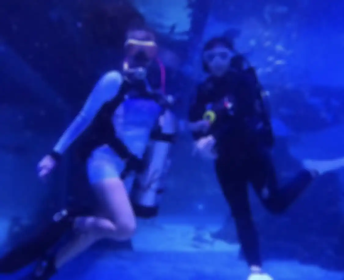 Gisel mengajak Gempi ikut sekolah mermaid, sementara janda Gading Marten ini bisa latihan scuba diving di tempat unik. 