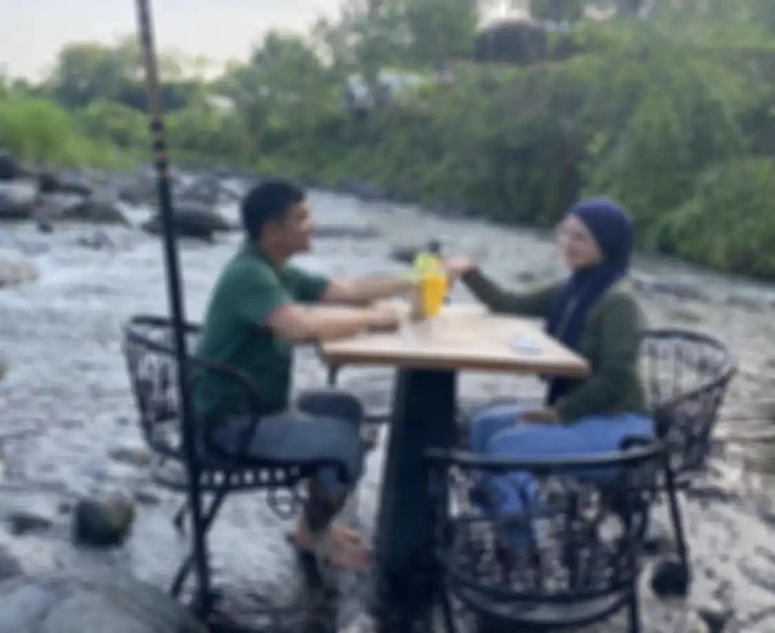 Alasan Indra Bekti buru-buru nikahi Aldilla Jelita sampai bikin Aurel Hermansyah baper. Foto kondisi sang presenter bikin mewek. 