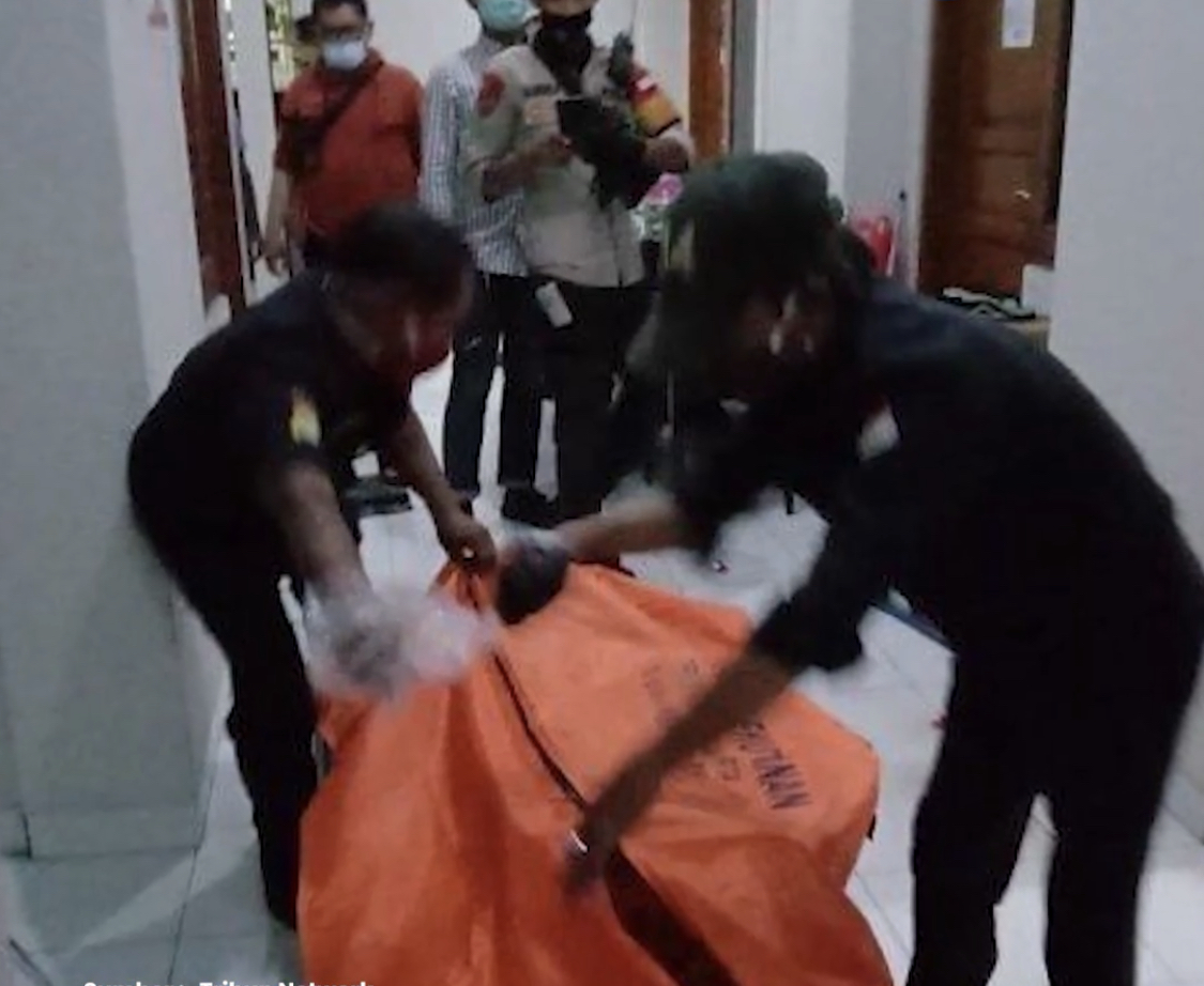 Terkuak foto interior rumah sekeluarga tewas diduga tak makan minum dalam waktu cukup lama. Ternyata didominasi warna ini.