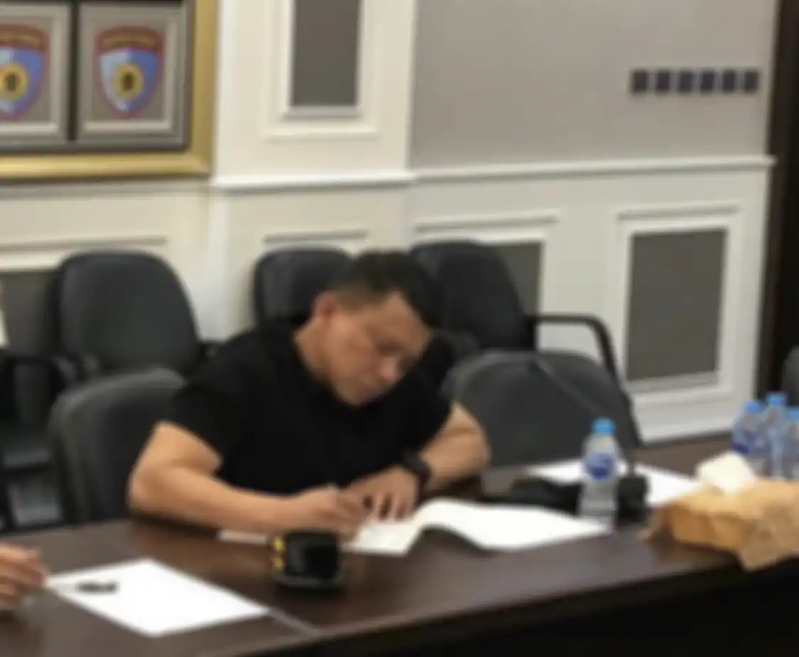 Begini pengakuan Bharada E yang bikin Irjen Ferdy Sambo masuk bui. Ferdy menjadi tersangka utama dalam kasus kematian Brigadir J. 