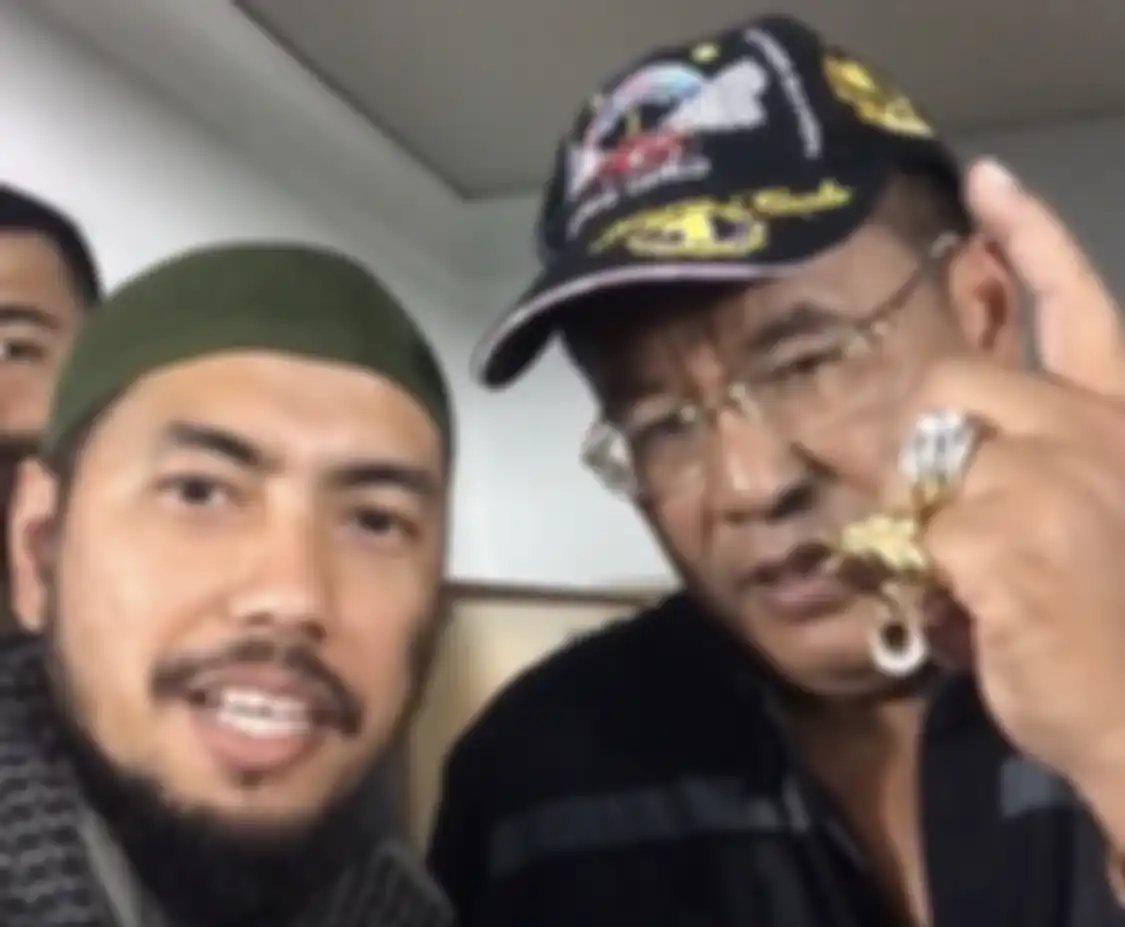 Hotman Paris membantu Sunan Kalijaga ketika melawan ayah Taqy Malik. Begini alasan Sunan ngotot polisikan Holywings. 