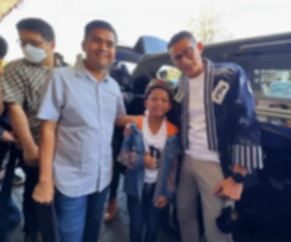Pertanyaan Gus Miftah berhasil mengungkap agama Farel Prayoga. Foto sang penyanyi cilik banjir komentar netizen di media sosial.