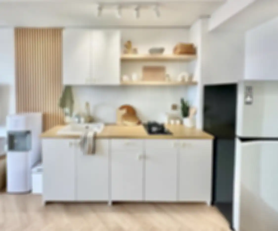Pemilik rumah minimalis terkejut. Rupanya foto interior desain dapur sempit tampak lebih rapi gara-gara trik ini. 