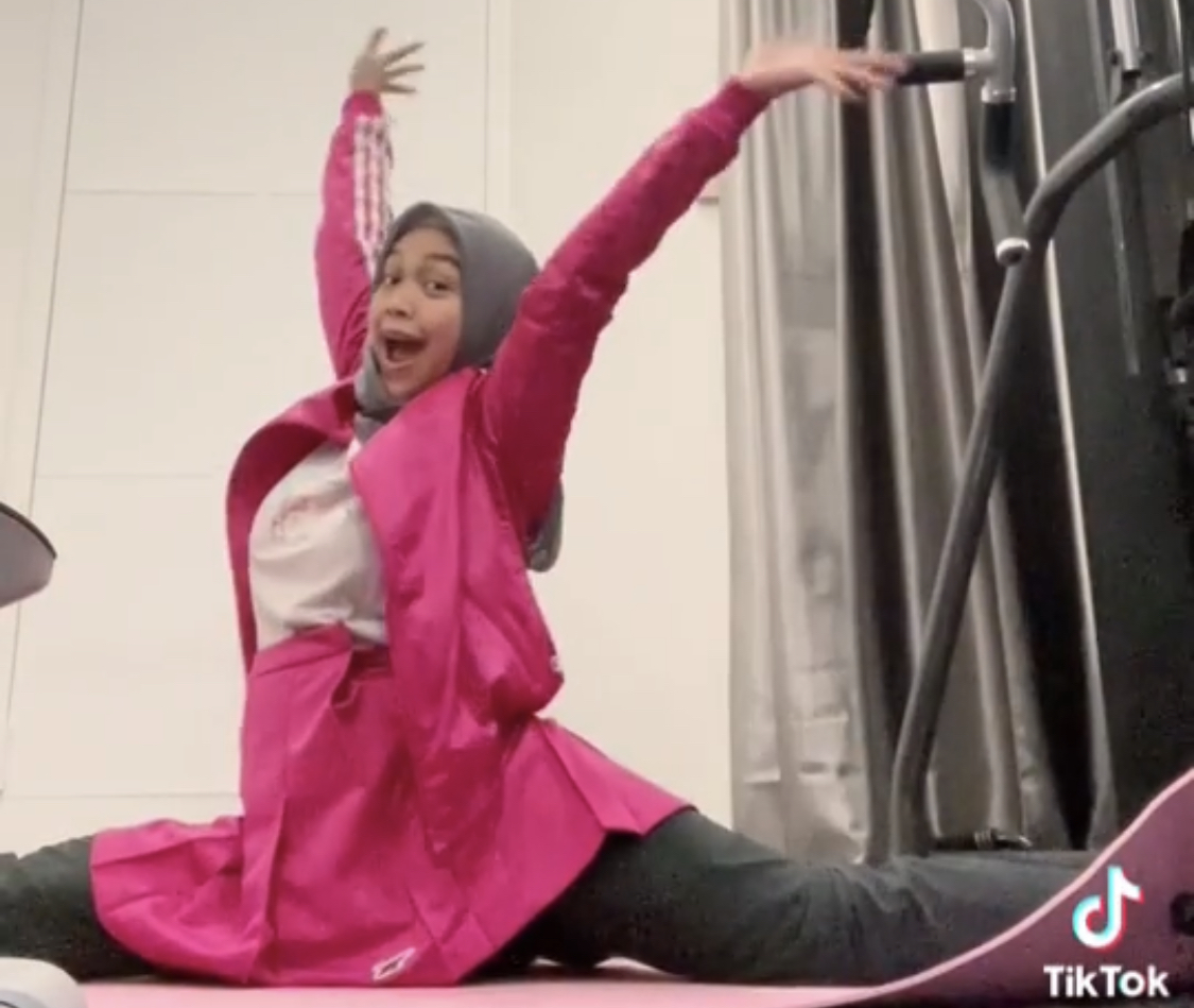 Ria Ricis membeberkan alasan dia lakukan aksi split di tengah kondisi hamil tua. Alasan istri Teuku Ryan bikin syok netizen.
