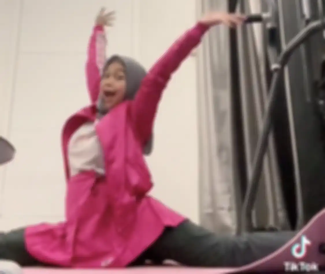 Ria Ricis membeberkan alasan dia lakukan aksi split di tengah kondisi hamil tua. Alasan istri Teuku Ryan bikin syok netizen.