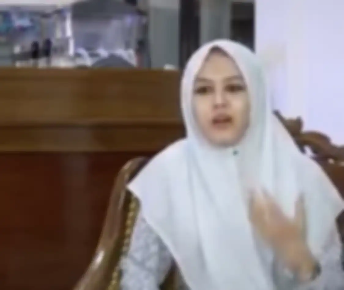 Ustazah Ning Imaz ternyata sudah dicekoki ilmu begini sedari kecil. Dia baru-baru ini dihina Eko Kuntadhi. Foto sosoknya ramai dibahas.