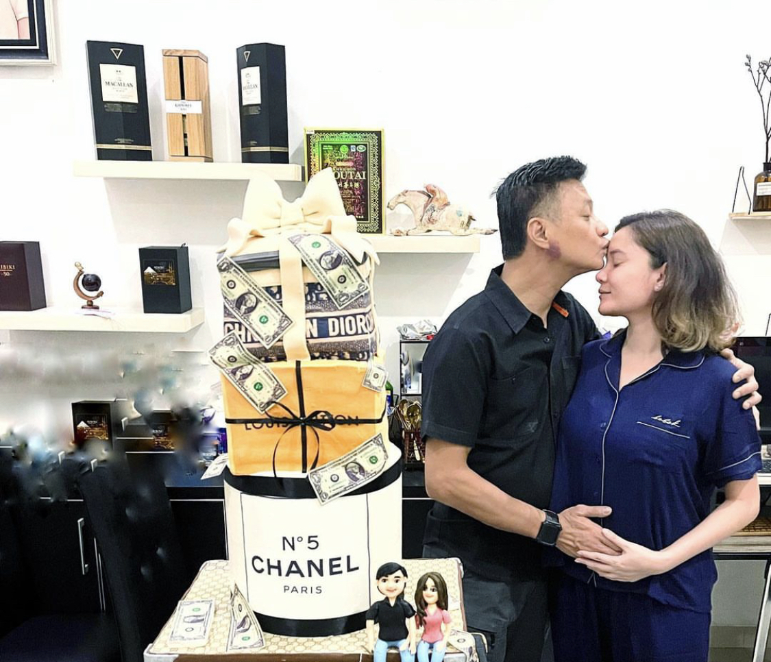 Istri Brigjen Hendra Kurniawan Seali Syah buka suara usai disentil gaya hdiup mewah eks Karo Paminal. Intip foto jadulnya. 