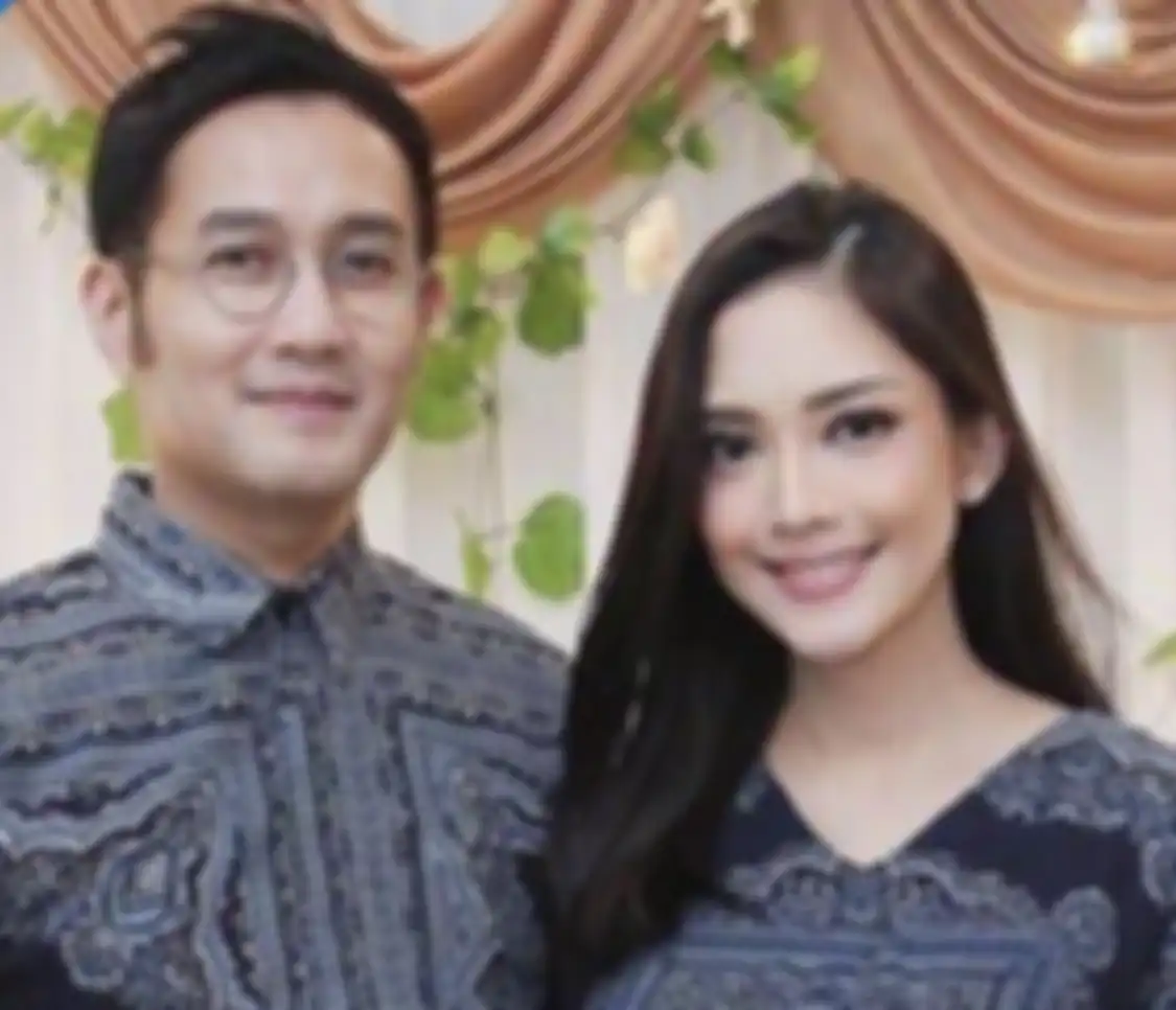 Ririn Dwi Aryanti yang ngaku 3 tahun dingin di ranjang rupanya pernah bikin Aldi Bragi sampai basah begitu waktu pertama kali pacaran. 