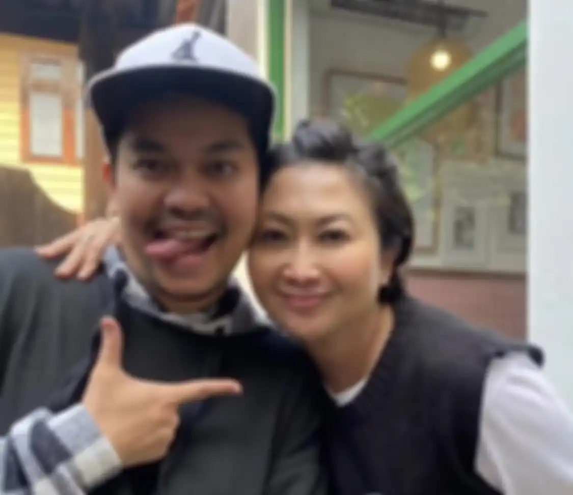 Indy Barends yang rajin memposting foto kocak Indra Bekti mengaku masih punya mimpi begini. Ini cerita pilunya.
