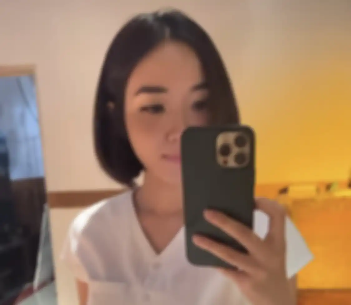 Gisel tampak resah dengan poni rambutnya. Sejurus kemudia, ibunda Gempi tampil dengan model rambut baru. Foto gayanya disorot.