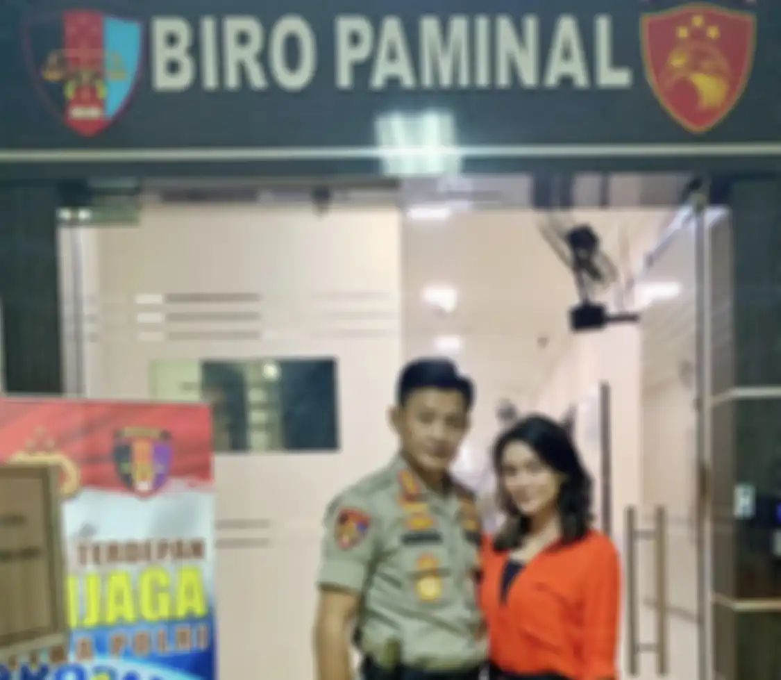 Keluarga Brigadir J meminta Ferdy Sambo bertobat atas perbuatannya, wanita cantik ini mengaku jadi korban suami Putri Candrawathi. 