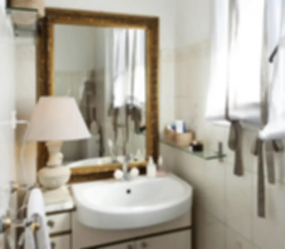 Cermin di kamar mandi bisa bikin rezeki seret jika dipasang dengan posisi begini. Aturan feng shui kasih alasannya. 