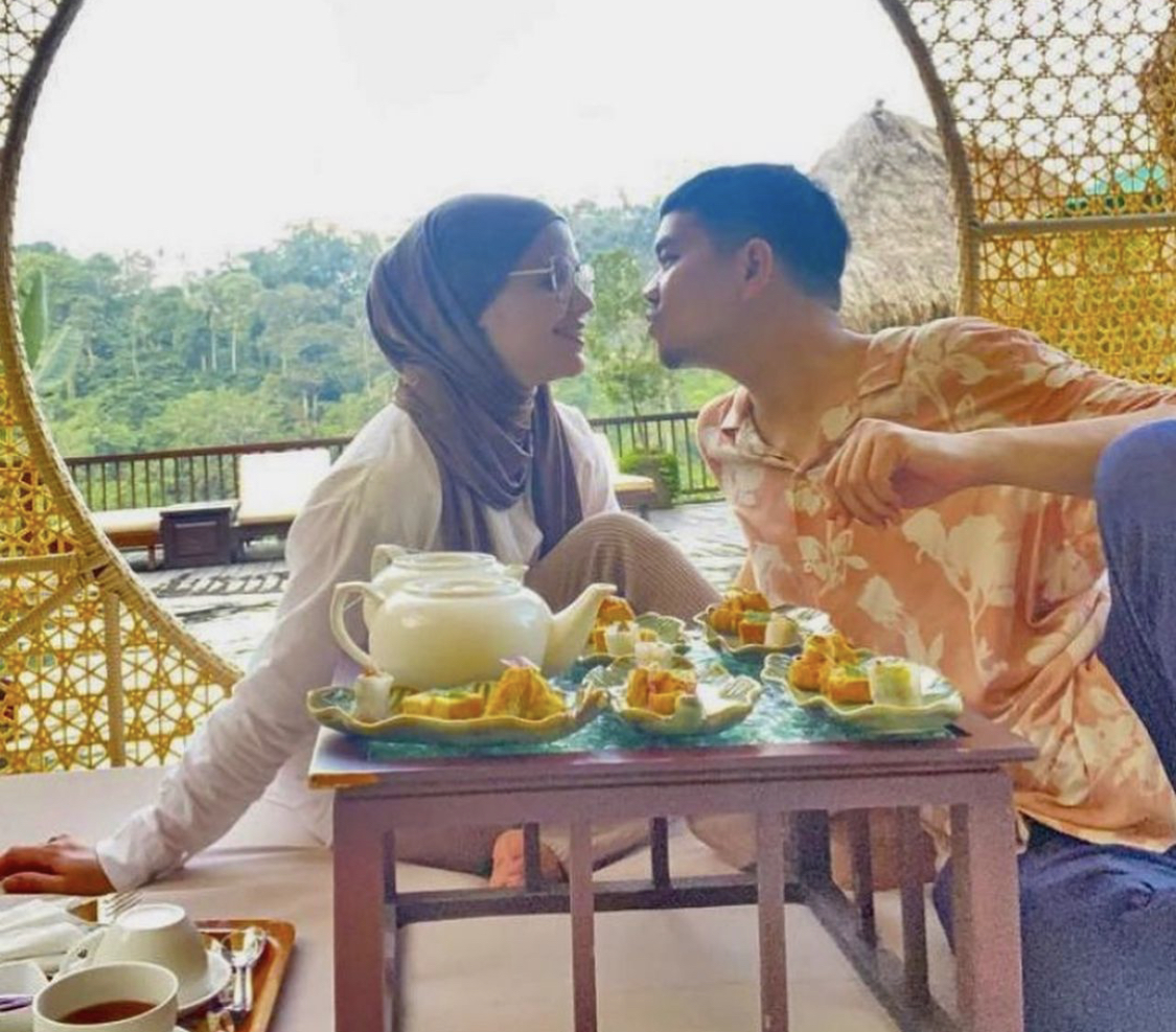 Alasan Indra Bekti buru-buru nikahi Aldilla Jelita sampai bikin Aurel Hermansyah baper. Foto kondisi sang presenter bikin mewek. 
