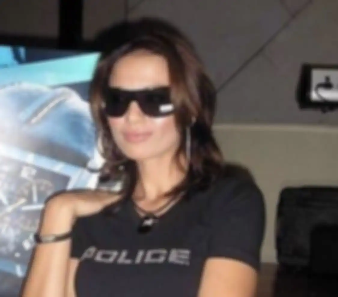 Catherine Wilson menerima ajakan kencan pria hidung belang karena alasan ini. Istri Idham Masse sengaja tak pakai pakaian dalam.