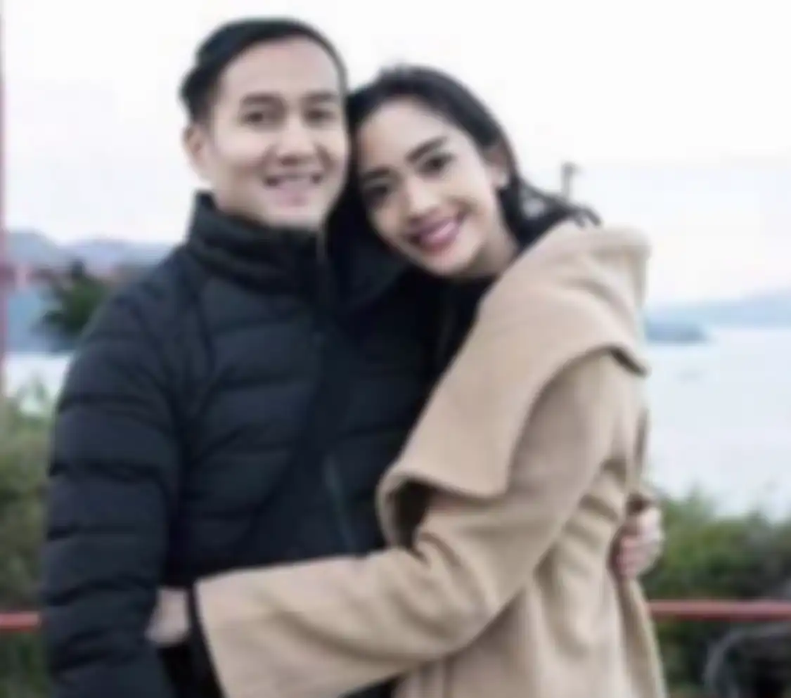 Ririn Dwi Aryanti yang ngaku 3 tahun dingin di ranjang rupanya pernah bikin Aldi Bragi sampai basah begitu waktu pertama kali pacaran. 