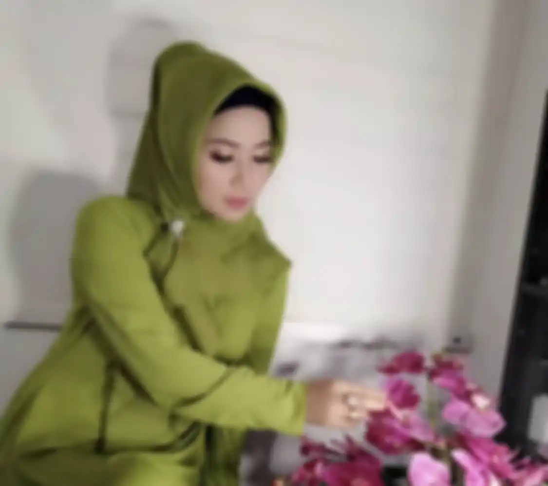 Aib Tiara Marleen dikuliti usai sok-sokan bilang Lesti Kejora pergi umroh tinggalkan Rizky Billar. Haji Faisal sampai dibawa-bawa.