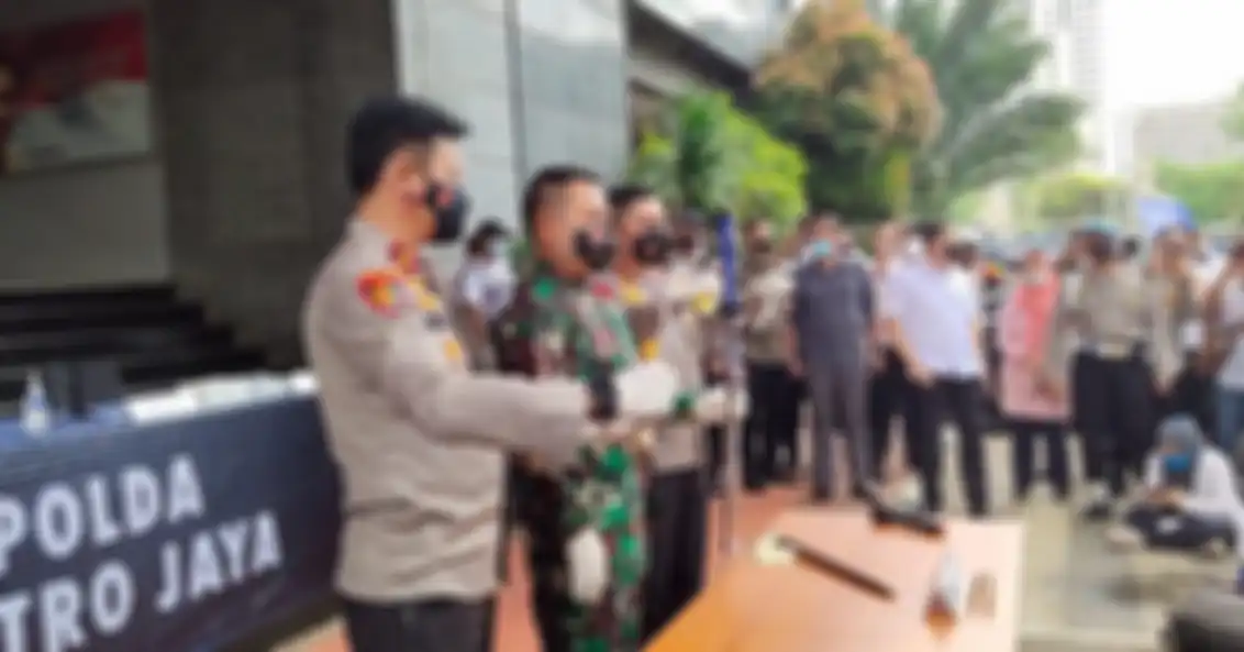 Foto Karo Paminal Divpropam Polri Brigjen Hendra Kurniawan ramai dibahas gegara diterpa gosip usai kenaikan pangkat. 