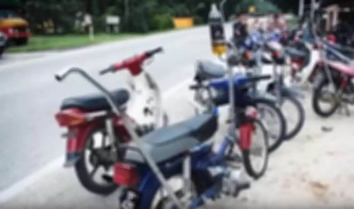 Motor ampibi basisnya dari Honda C70 kalau disini disebut C700 atau Super Cup
