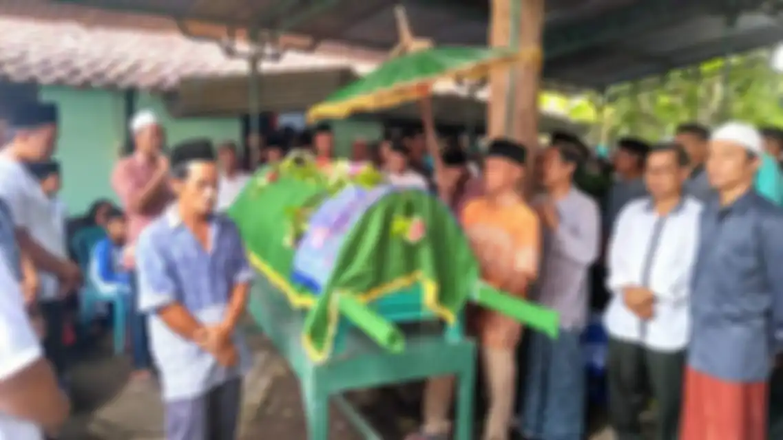 Korban tewas usai makan durian dimakamkan