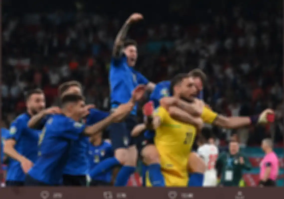Gianluigi Donnarumma, menjadi pahlawan Italia dan Pemain Terbaik EURO 2020.
