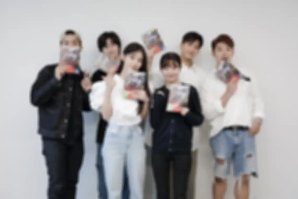 Para pemeran web drama Replay